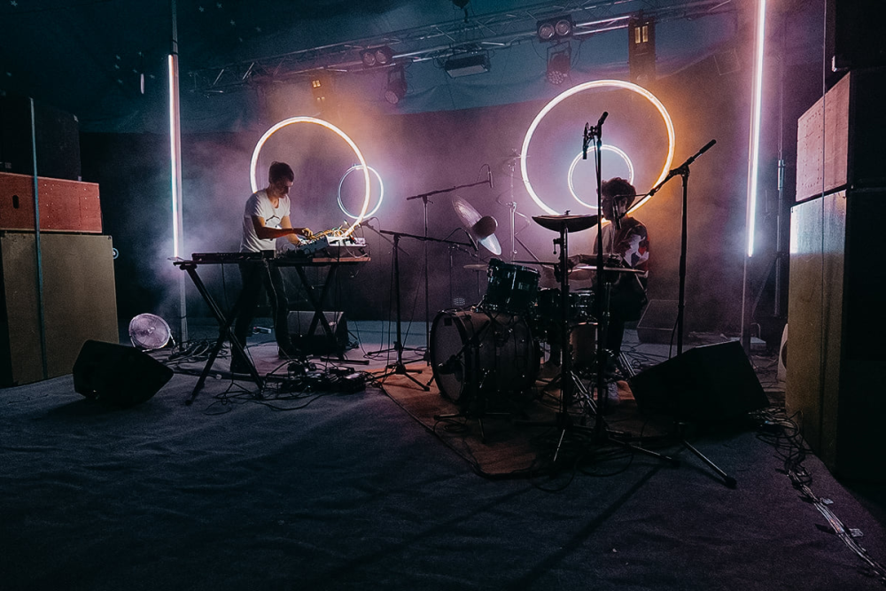 Scène de nuit à ATOM Festival